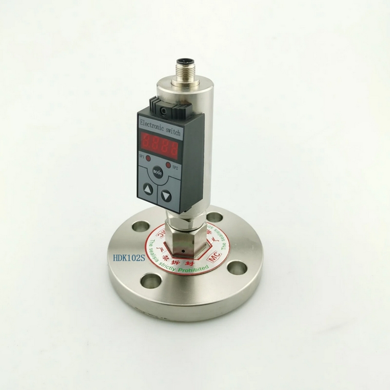 賀迪HDK102S智能數(shù)顯開關(guān)是用于水電，自來水，等行業(yè)進(jìn)行測(cè)量顯示和控制。